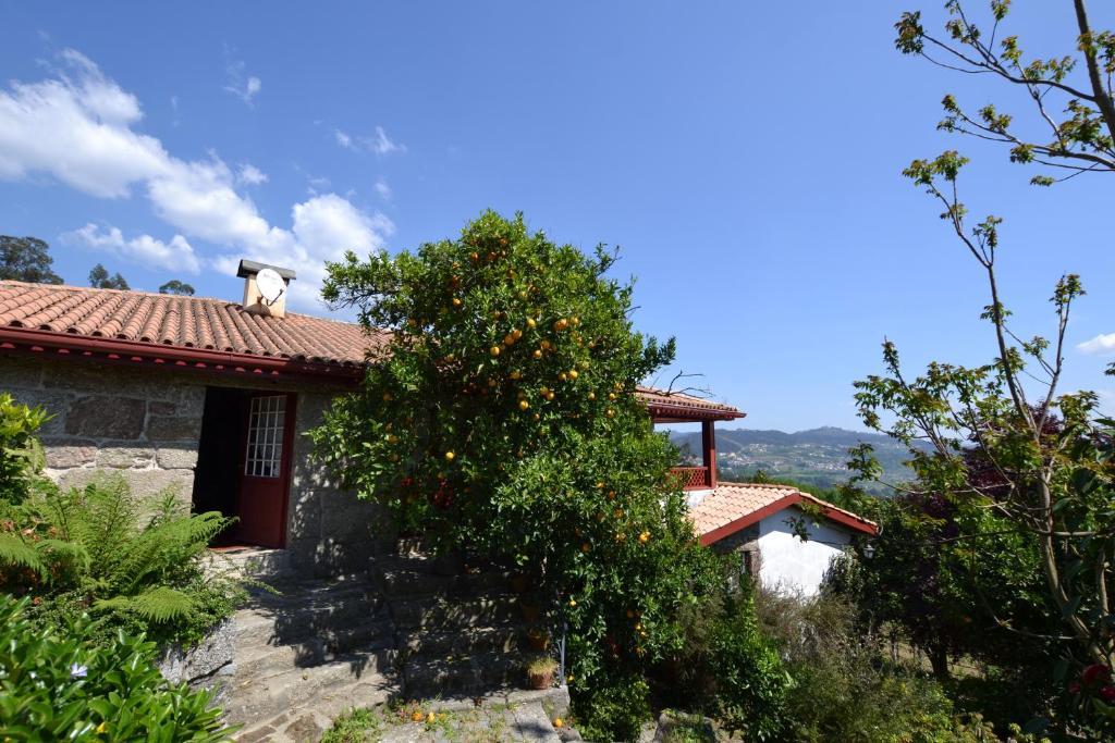 Quinta De Cima De Eiriz Guest House Guimarães Exterior photo